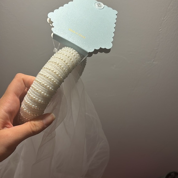 Piper K pearl headband with detachable veil - Picture 3 of 4